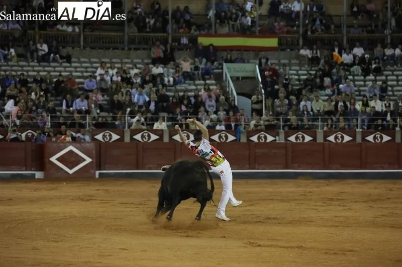 Foto 53 - El salmantino V&iacute;ctor Revesado, campe&oacute;n del concurso de recortes de La Glorieta