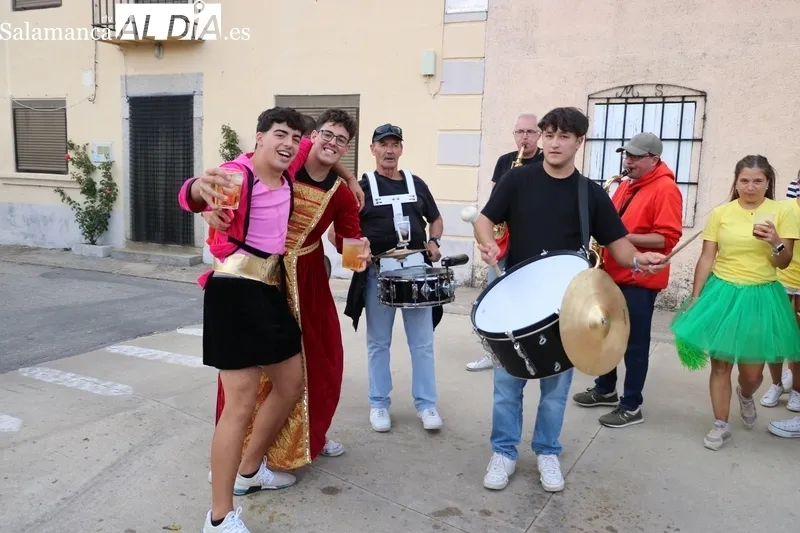 Entretenido segundo encierro de las fiestas de Villares de Yeltes / CORRAL