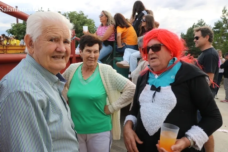 Entretenido segundo encierro de las fiestas de Villares de Yeltes / CORRAL