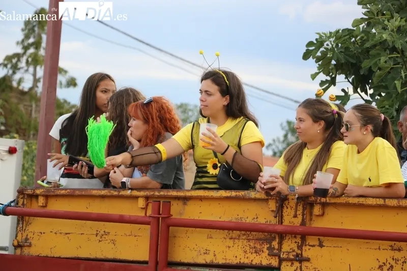 Entretenido segundo encierro de las fiestas de Villares de Yeltes / CORRAL