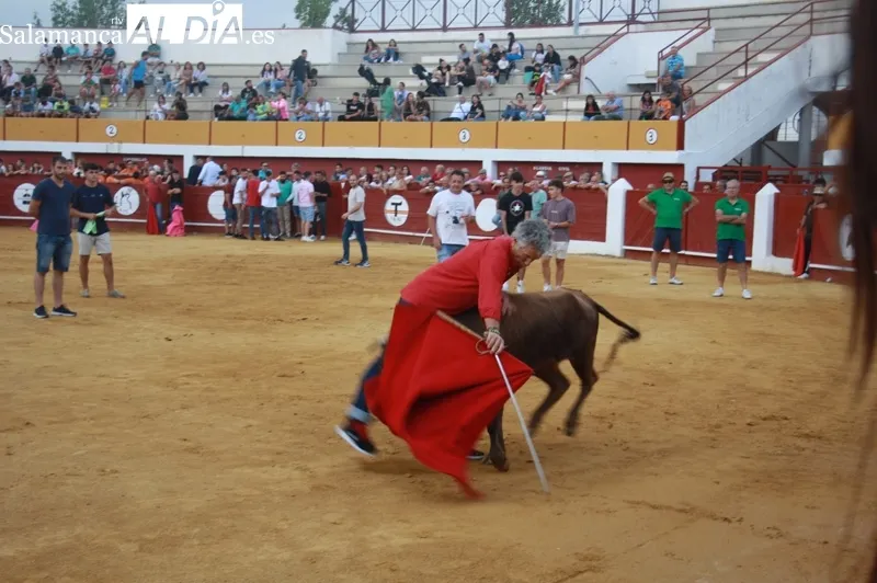 La Plaza de toros de Macotera vivía una animada tarde de vaquillas