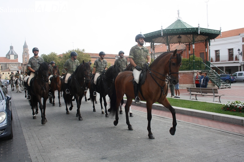 Foto 5 - Multitudinaria bienvenida a la Guardia Real en Peñaranda