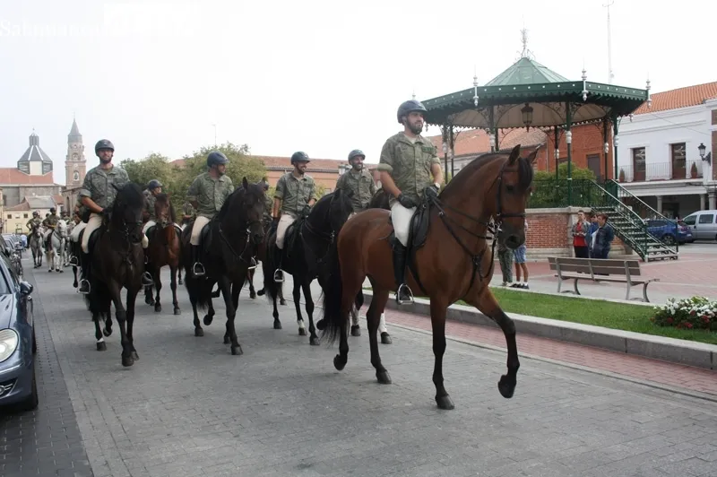 Foto 5 - Multitudinaria bienvenida a la Guardia Real en Pe&ntilde;aranda