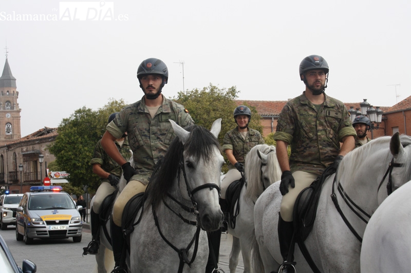 Foto 4 - Multitudinaria bienvenida a la Guardia Real en Peñaranda