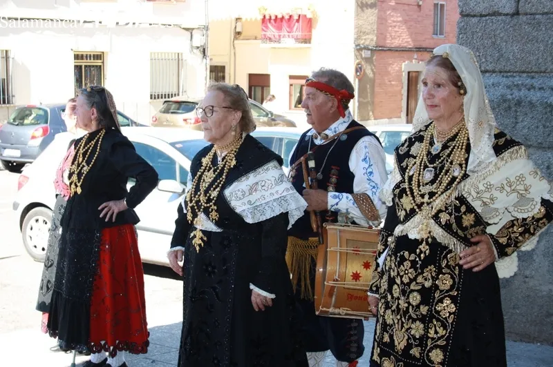 Peñaranda honraba a su patrón, San Miguel Arcángel, acompañándolo en su histórica procesión 