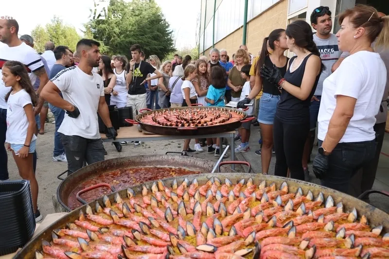 Comida de hermandad fin de fiestas en Villaseco de los Reyes / CORRAL
