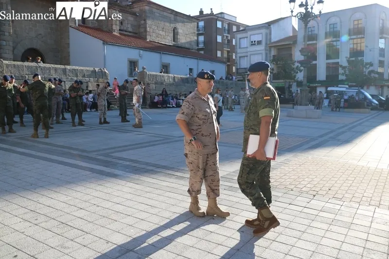 Ejercicios de la Guardia Real en Vitigudino / CORRAL Y SÁNCHEZ 