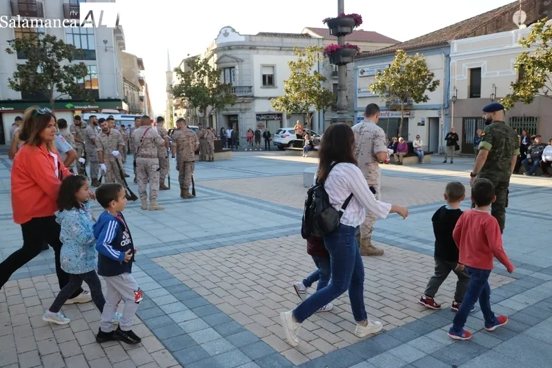 Ejercicios de la Guardia Real en Vitigudino / CORRAL Y SÁNCHEZ 