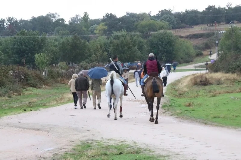 Emocionante encierro a caballo con novillos de José Cruz en Bañobárez / CORRAL Y SÁNCHEZ