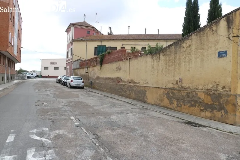 Calle Traviesa / CORRAL