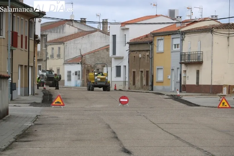 El asfalto de la calle Frontón enlazará con la calle Caño a través de la plaza Santiago Martín 'El Viti' / CORRAL