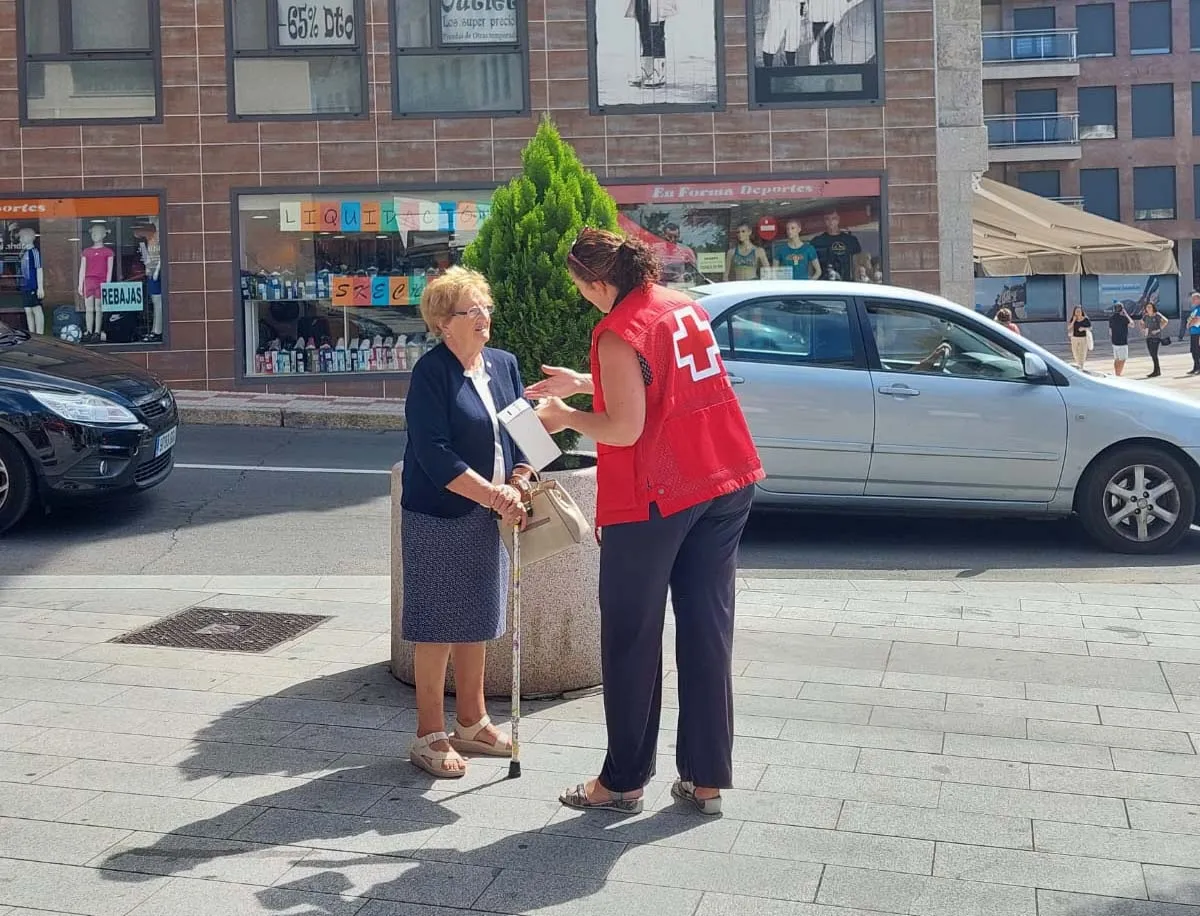 Foto 5 - Cruz Roja recauda en B&eacute;jar m&aacute;s de 1300 euros en el D&iacute;a de la Banderita