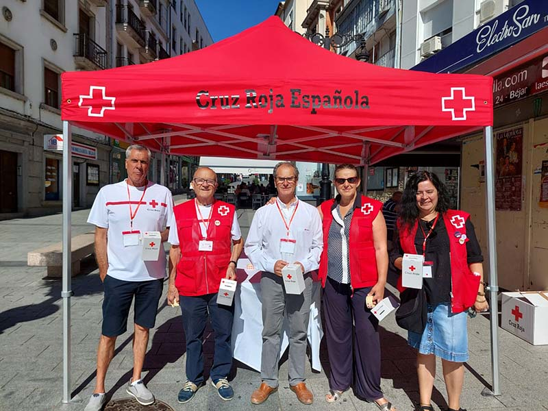 Foto 4 - Cruz Roja recauda en Béjar más de 1300 euros en el Día de la Banderita