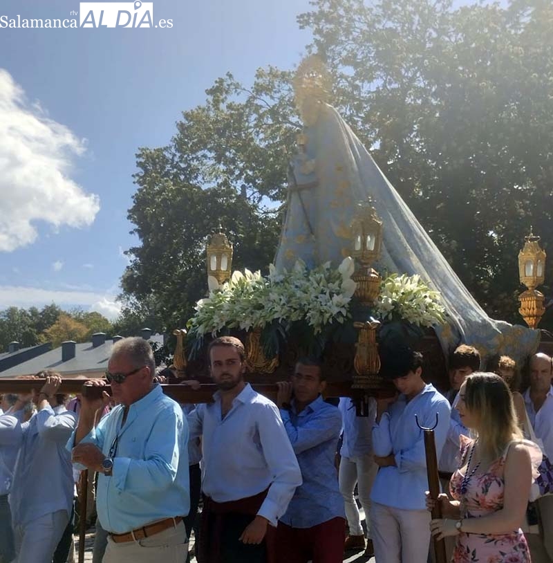 Foto 5 - La Virgen del Castañar pasea entre sus fieles y bendice a Béjar y comarca