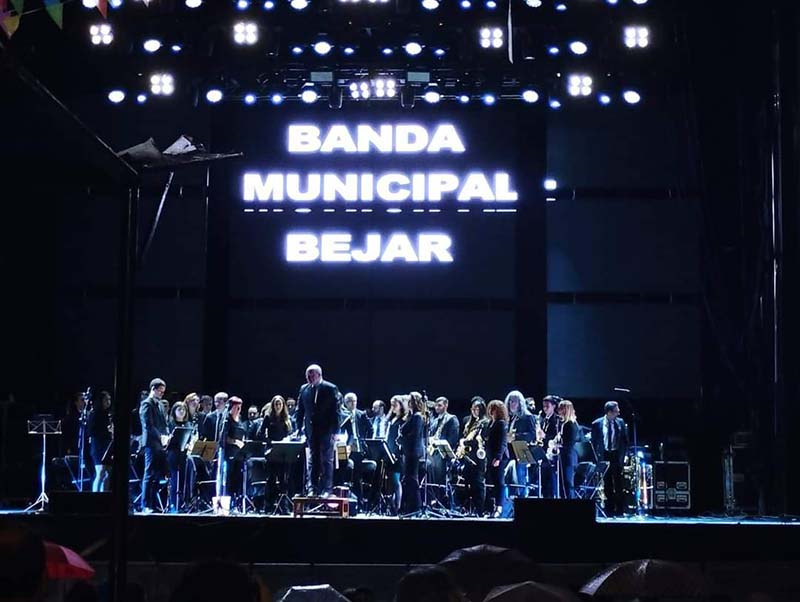 Foto 1 - La Banda Municipal de Música de Béjar eleva al séptimo arte las fiestas locales