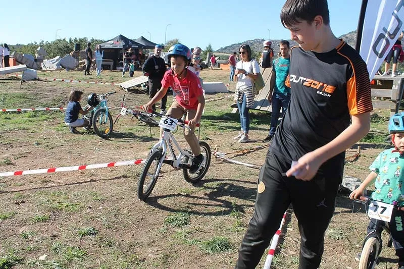Foto 6 - El club Outzone de B&eacute;jar celebra con &eacute;xito el campeonato de habilidad en bici
