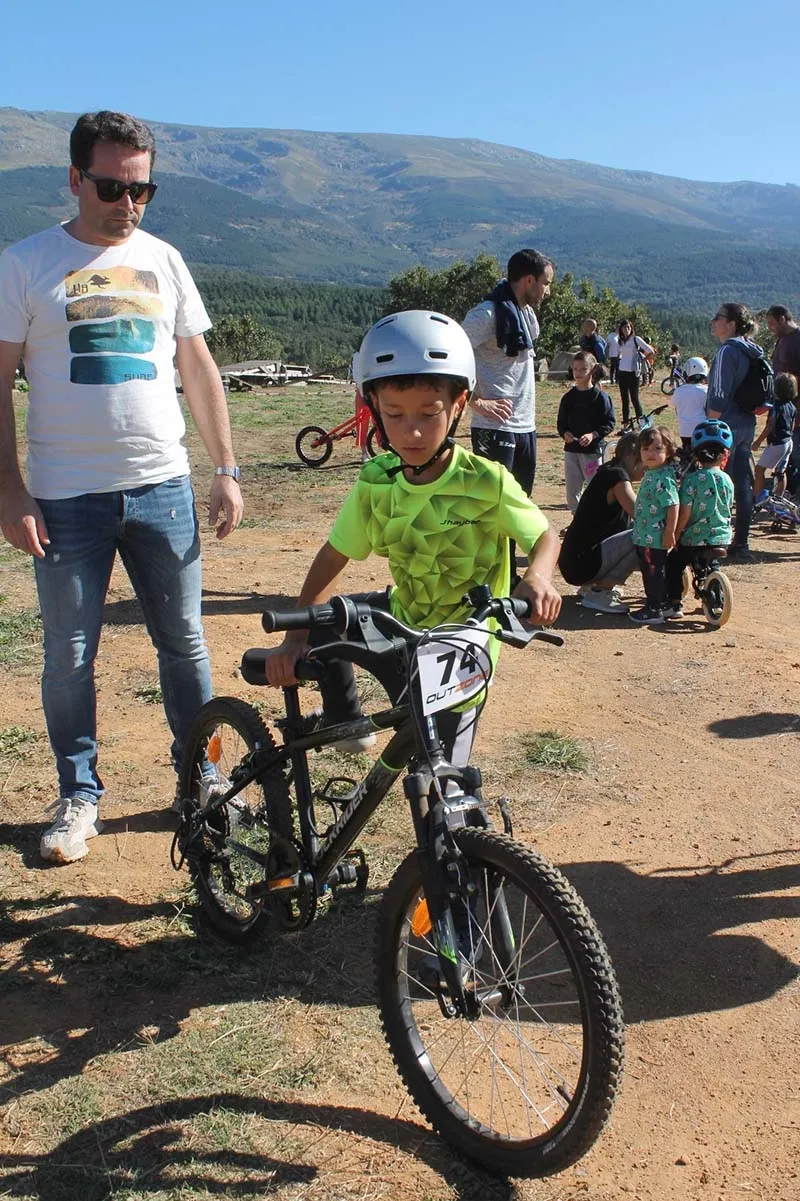 Foto 5 - El club Outzone de B&eacute;jar celebra con &eacute;xito el campeonato de habilidad en bici