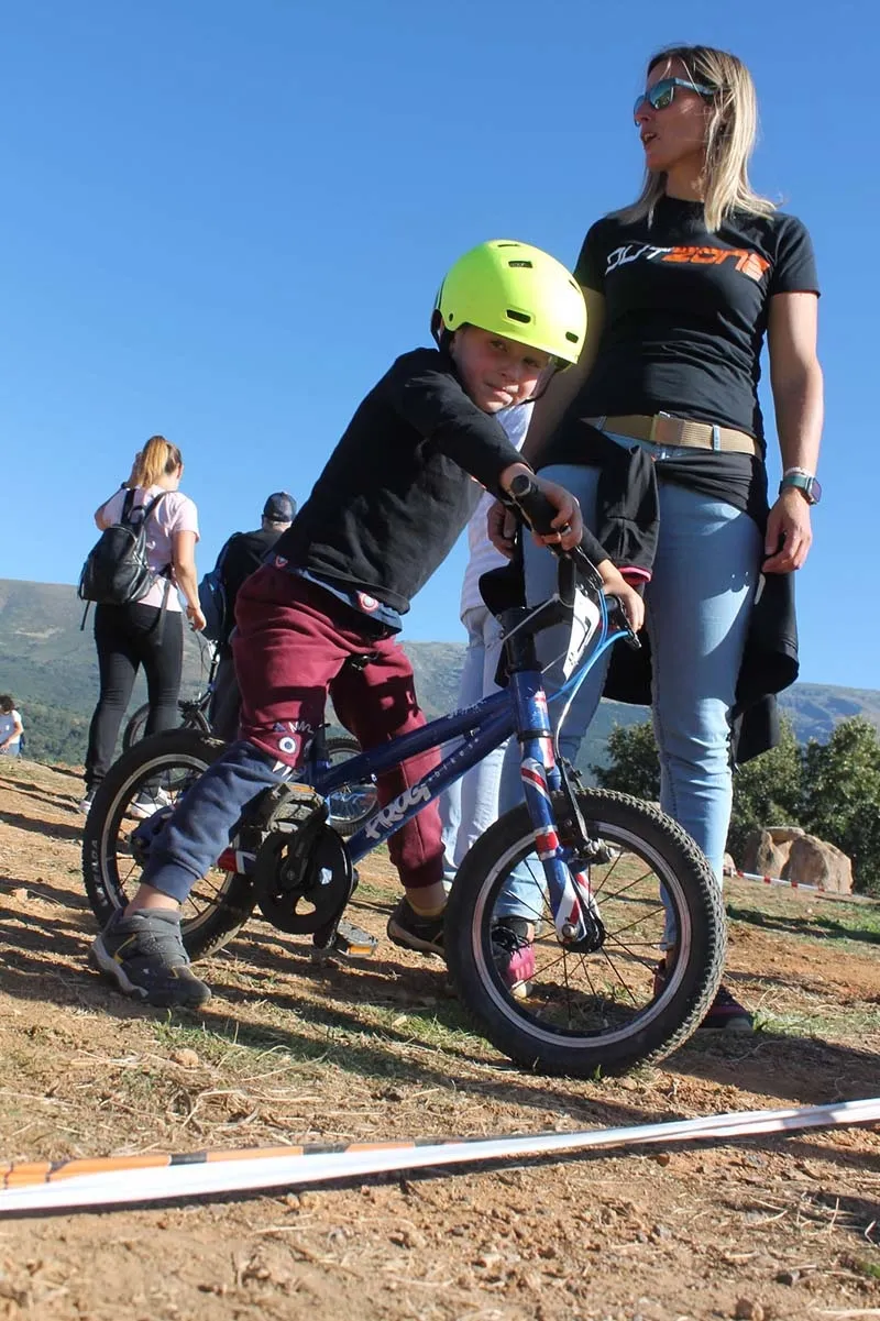 Foto 2 - El club Outzone de B&eacute;jar celebra con &eacute;xito el campeonato de habilidad en bici