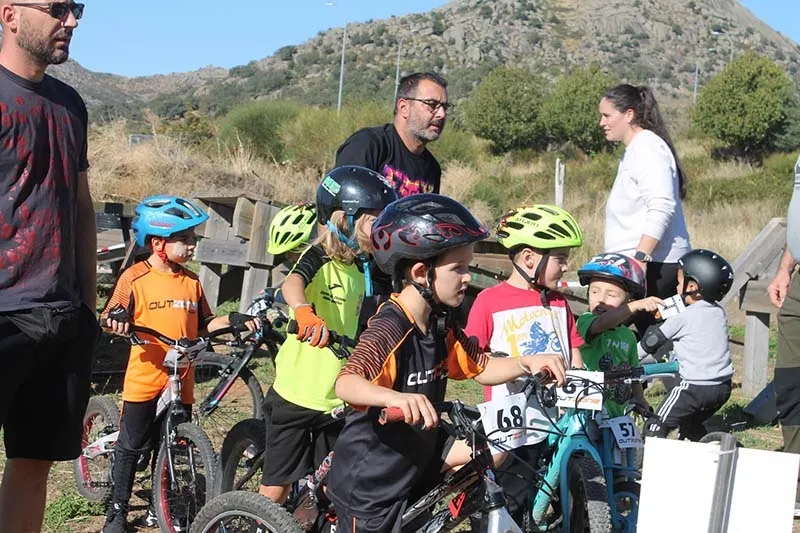 Foto 3 - El club Outzone de B&eacute;jar celebra con &eacute;xito el campeonato de habilidad en bici