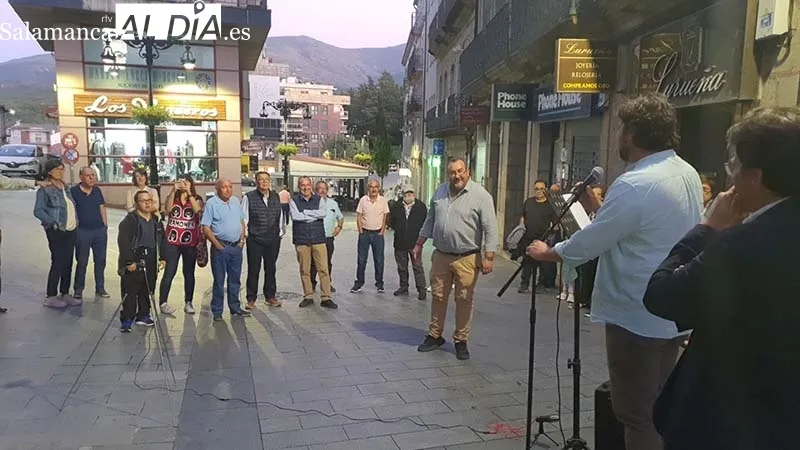 Foto 3 - El PSOE bejarano rinde tributo a quienes lucharon por la libertad