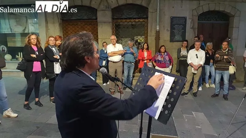 Foto 2 - El PSOE bejarano rinde tributo a quienes lucharon por la libertad