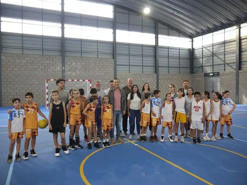 Foto 4 - Inaugurada la nueva pista multideporte de Carbajosa de la Sagrada