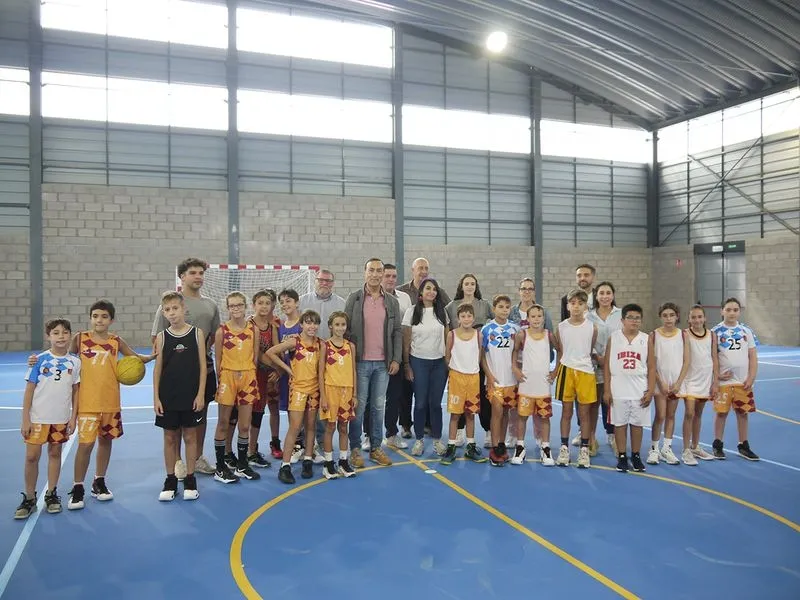 Foto 5 - Inaugurada la nueva pista multideporte de Carbajosa de la Sagrada