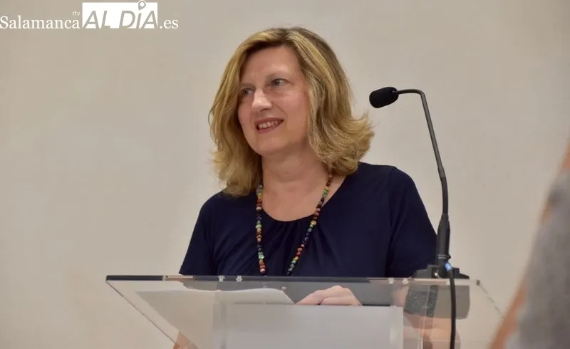 La concejala de Salud Pública, María de la Vega Villar, presenta la nueva programación de ‘Salamanca a Tope’. Foto de Vanesa Martins