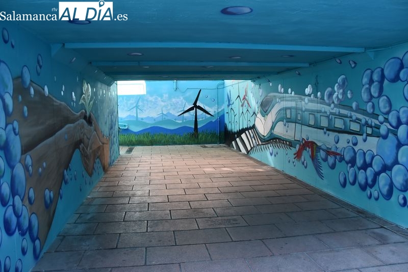 Mural en el apeadero de La Alamedilla, del artista Roberto Becerro | FOTOS: Vanesa Martins 