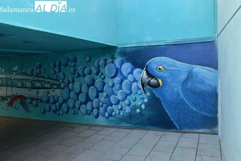 Mural en el apeadero de La Alamedilla, del artista Roberto Becerro | FOTOS: Vanesa Martins 