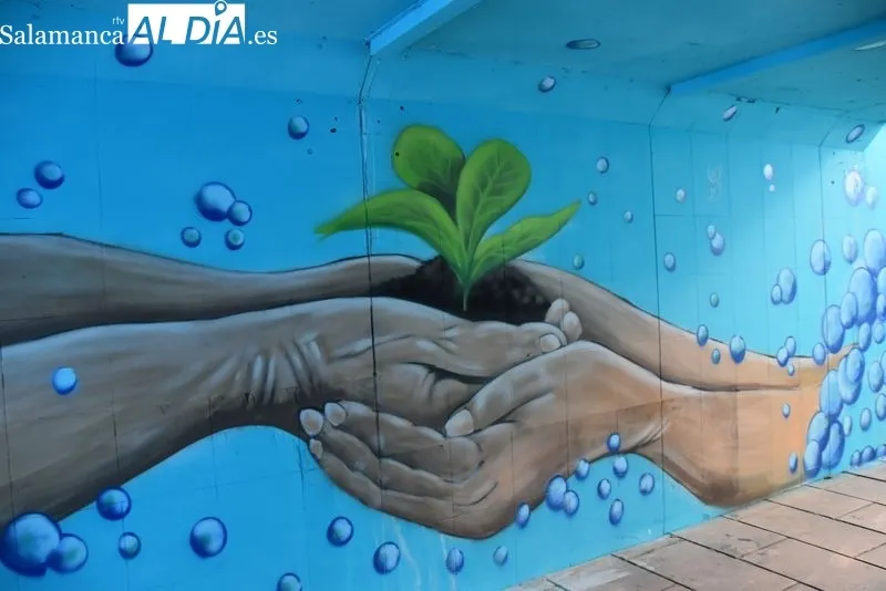 Mural en el apeadero de La Alamedilla, del artista Roberto Becerro | FOTOS: Vanesa Martins 