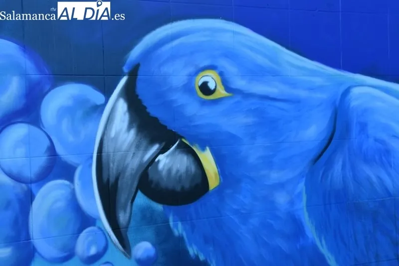 Mural en el apeadero de La Alamedilla, del artista Roberto Becerro | FOTOS: Vanesa Martins 