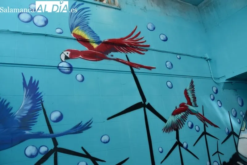 Mural en el apeadero de La Alamedilla, del artista Roberto Becerro | FOTOS: Vanesa Martins 