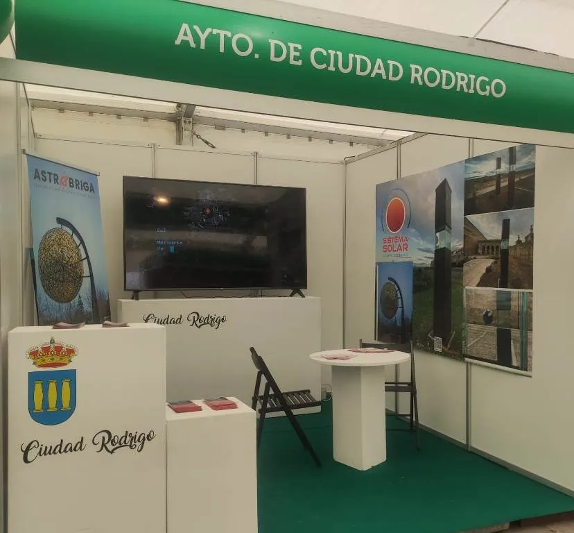 Foto 3 - El Sistema Solar a escala, elemento destacado en el doble stand del Ayuntamiento en Naturcyl