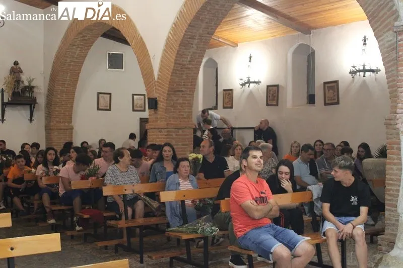 Foto 10 - Navales comienza sus fiestas con una ofrenda floral a su patrona&nbsp;