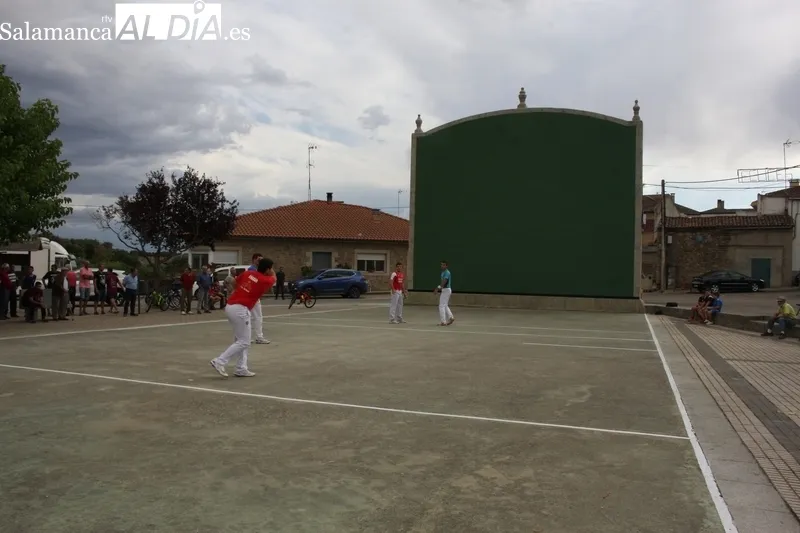 Encinasola continuaba este sábado las fiestas con un partido de pelota y un campeonato de 'cornhole'  / SILVESTRE