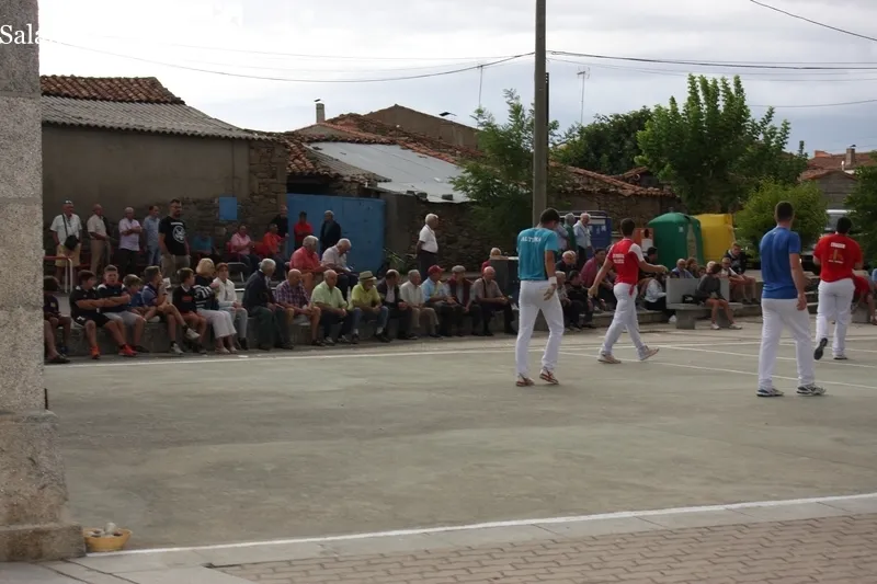 Encinasola continuaba este sábado las fiestas con un partido de pelota y un campeonato de 'cornhole'  / SILVESTRE