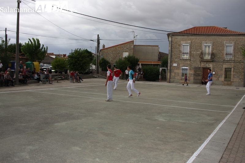 Encinasola continuaba este sábado las fiestas con un partido de pelota y un campeonato de 'cornhole'  / SILVESTRE
