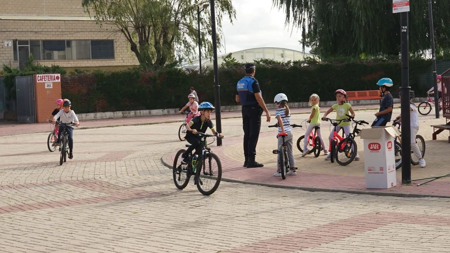 Foto 3 - Un centenar de alumnos participan en las actividades formativas y talleres de la Semana de la Movilidad