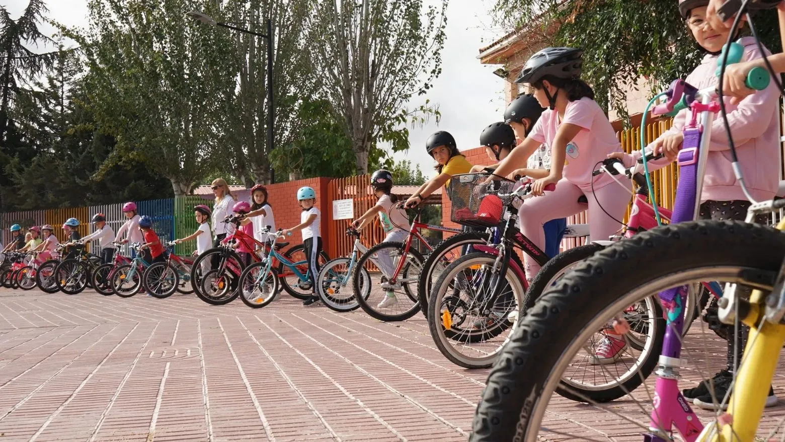 Foto 2 - Un centenar de alumnos participan en las actividades formativas y talleres de la Semana de la Movilidad