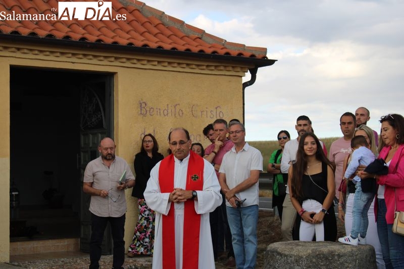 Foto 6 - Anaya de Alba comienza sus fiestas con el tradicional traslado del Cristo del Amparo