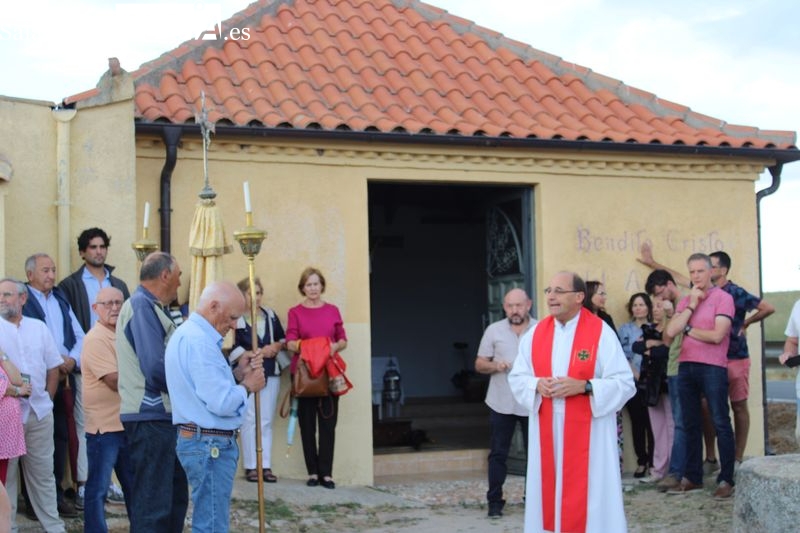 Foto 5 - Anaya de Alba comienza sus fiestas con el tradicional traslado del Cristo del Amparo