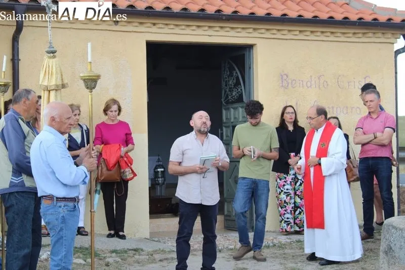 Foto 4 - Anaya de Alba comienza sus fiestas con el tradicional traslado del Cristo del Amparo