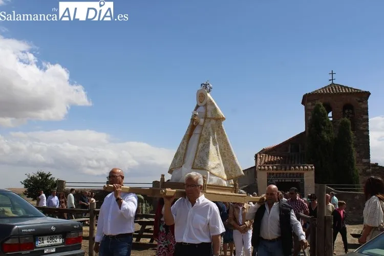 Foto 10 - Los fieles de la Virgen de Otero disfrutan de su gran d&iacute;a&nbsp;