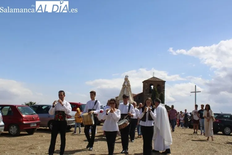 Foto 9 - Los fieles de la Virgen de Otero disfrutan de su gran d&iacute;a&nbsp;