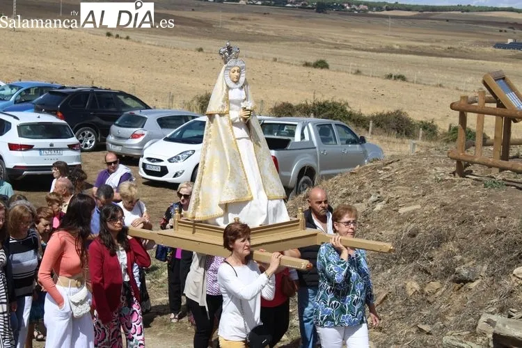Foto 5 - Los fieles de la Virgen de Otero disfrutan de su gran d&iacute;a&nbsp;