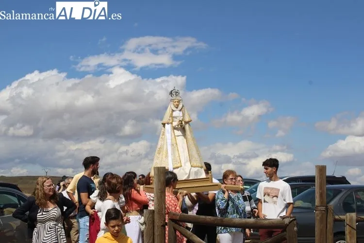 Foto 4 - Los fieles de la Virgen de Otero disfrutan de su gran d&iacute;a&nbsp;