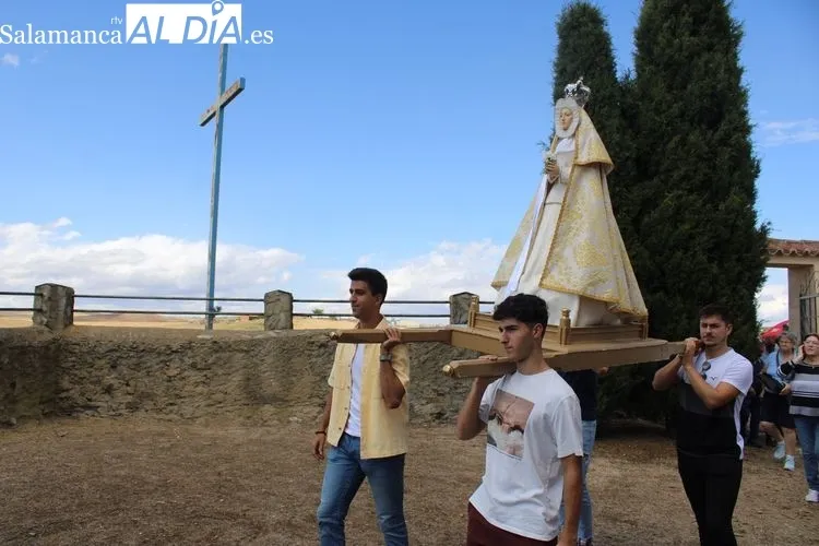Foto 3 - Los fieles de la Virgen de Otero disfrutan de su gran d&iacute;a&nbsp;