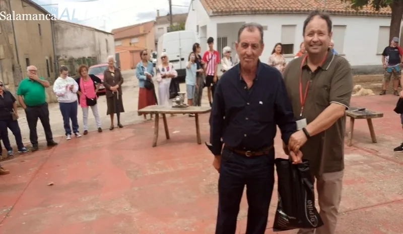 Jamones Pepiño regala un día de fiesta a los vecinos de Bañobárez con una matanza tradicional 