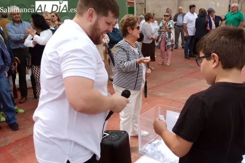 Jamones Pepiño regala un día de fiesta a los vecinos de Bañobárez con una matanza tradicional 